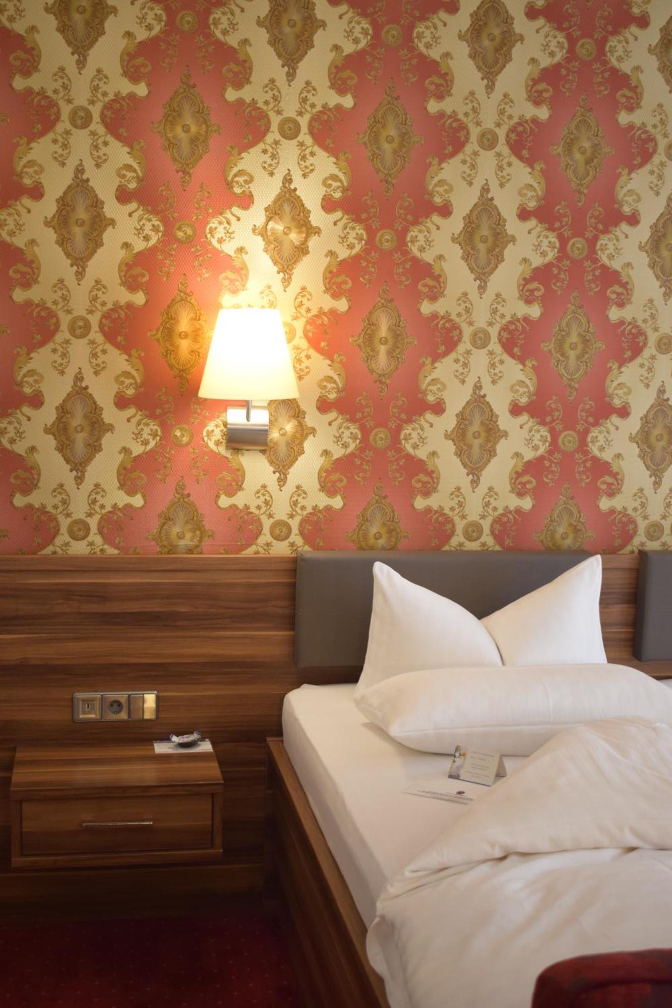 Akzent Hotel Goldner Hirsch Каменц Экстерьер фото