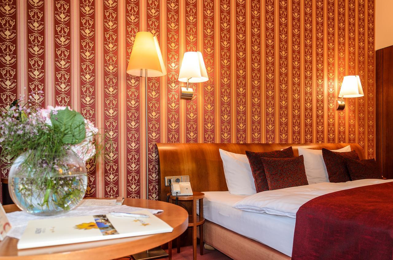 Akzent Hotel Goldner Hirsch Каменц Экстерьер фото
