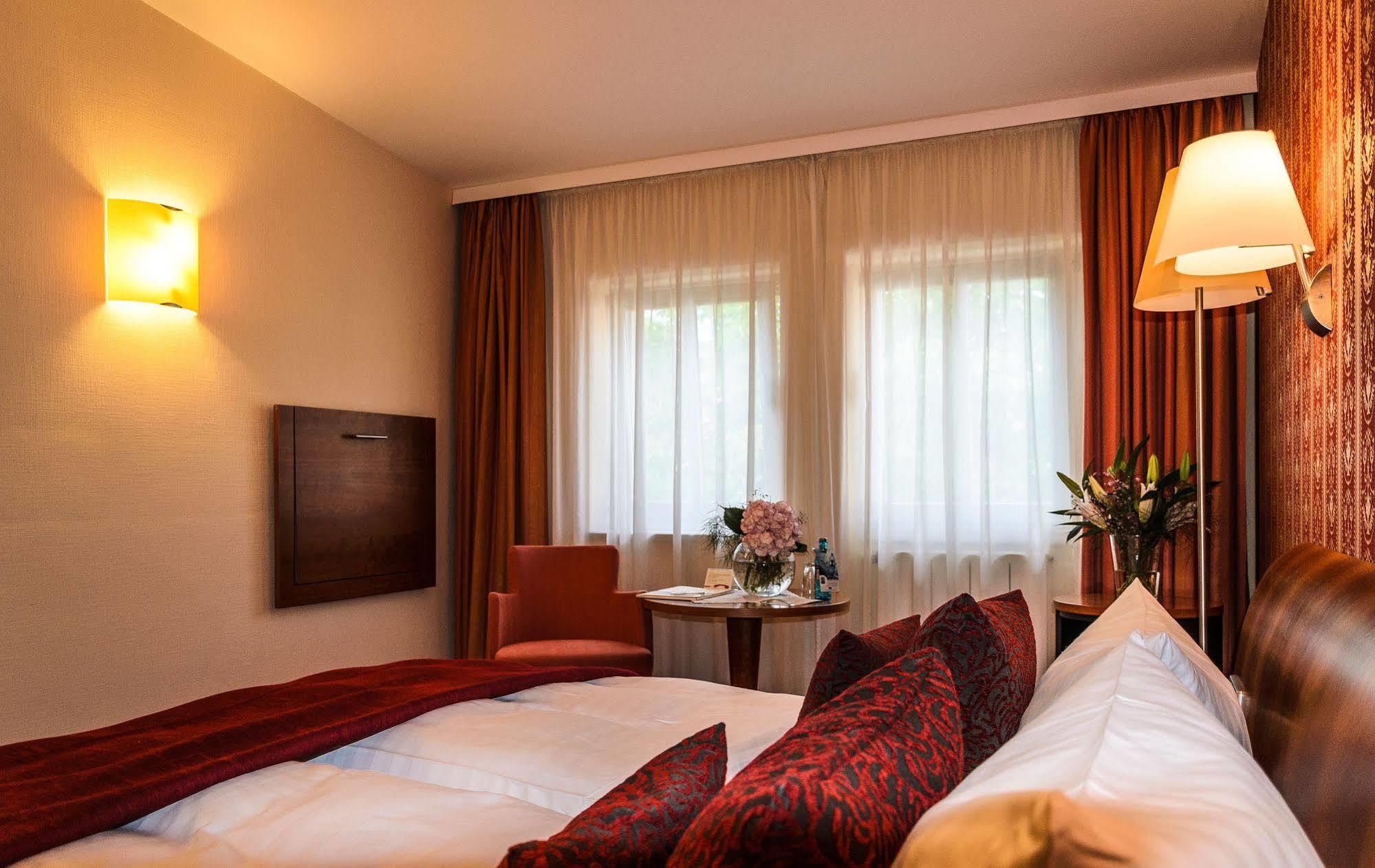 Akzent Hotel Goldner Hirsch Каменц Экстерьер фото